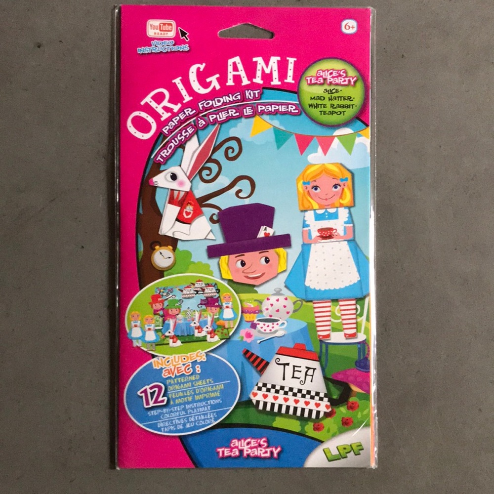 Alice in Wonderland Origami kit NIP
